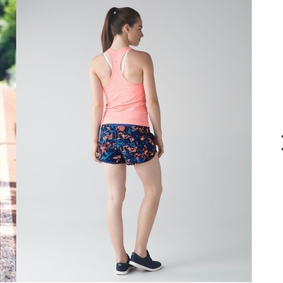 Lululemon Tracker Short IV (4-way Stretch) SZ 8 - Picture 3 of 9